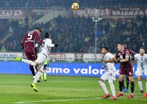 Torino's Armando Izzo scores the goal (1-0) during the Italian Serie A soccer match Torino FC vs Inter FC at Olimpico stadium in Turin, Italy, 27 January 2019 ANSA/ALESSANDRO DI MARCO